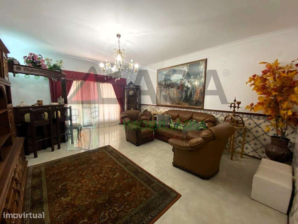 Moradia T15 com Renda Ativa + de €12.000/mês em Famões-19
