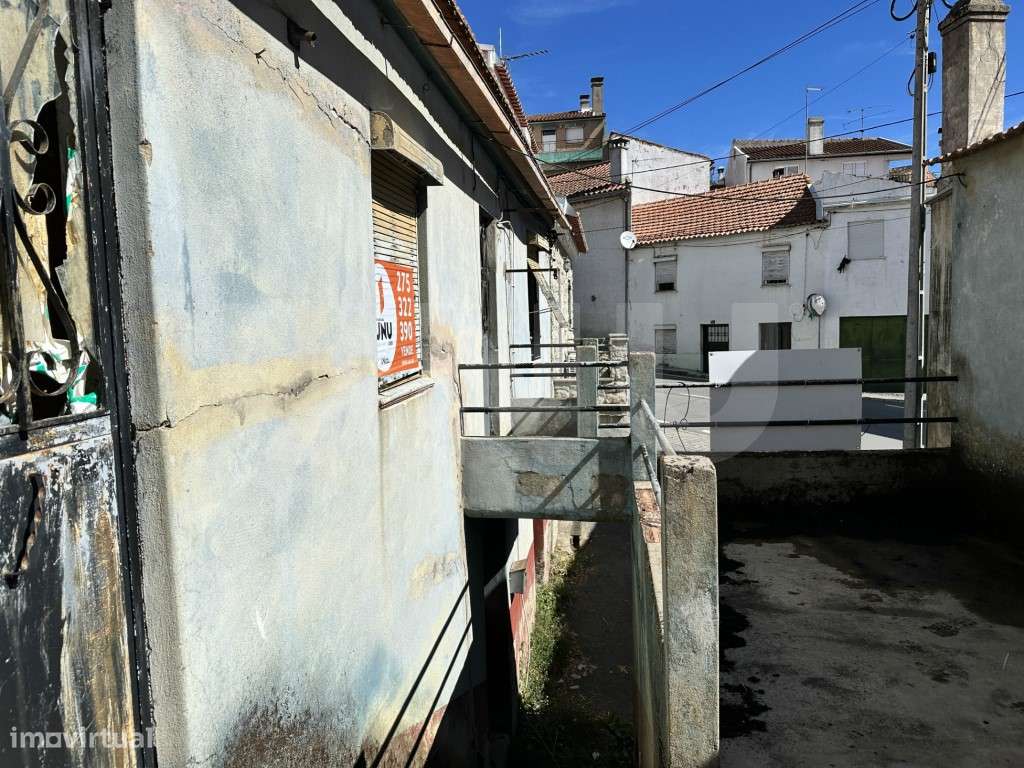 Prédio para reabilitar em Vales do Rio, Covilhã! - Grande imagem: 5/9