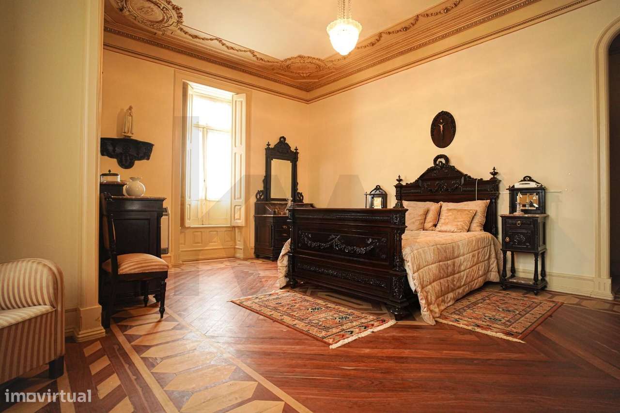 Palacete único dos anos 30 do séc. XX ergue-se no coração de Alcanena-48