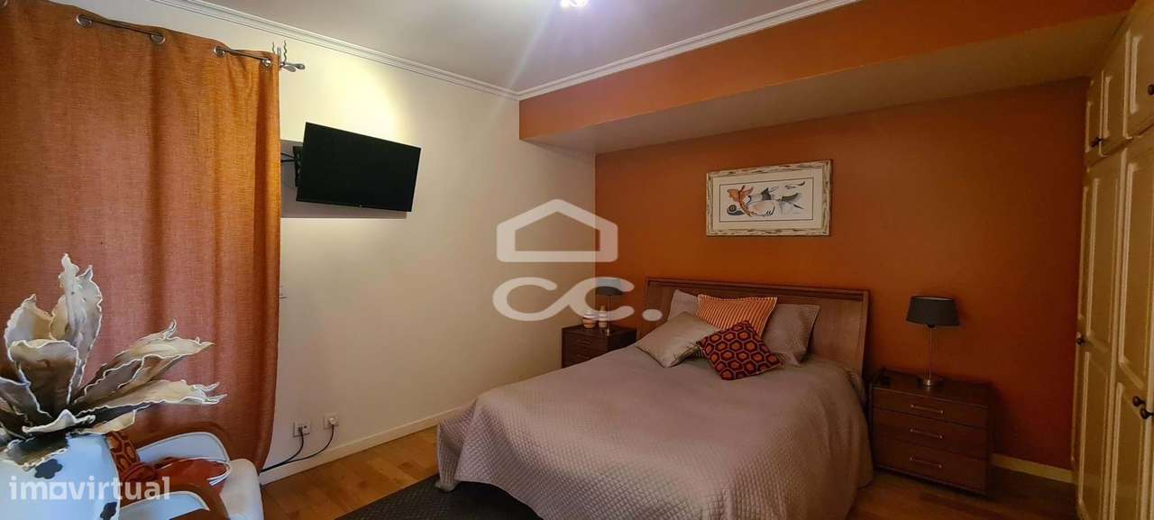 Vivenda de luxo com piscina e vistas deslumbrantes a minutos do centro-23