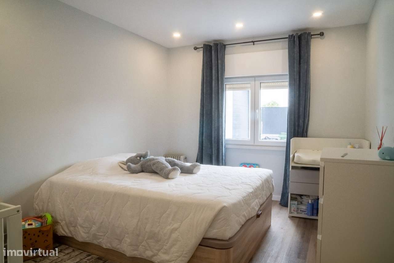 Moradia T5 na Quinta do Conde com sótão e garagem-14