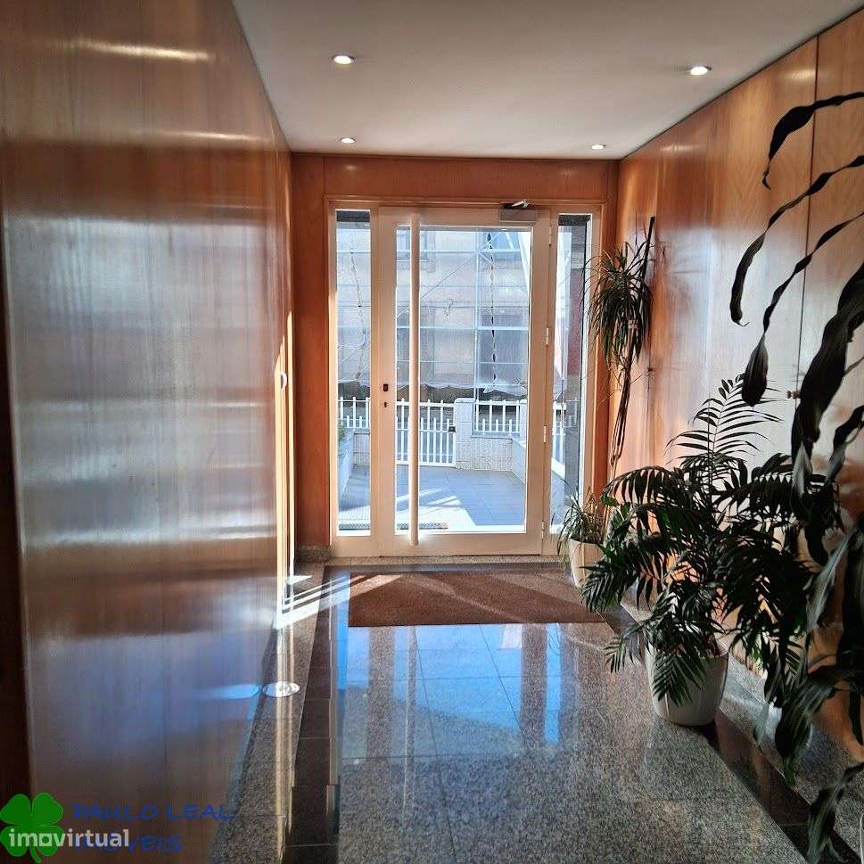 t4 com terraço panorâmico com garagem box dupla e lugar de garagem-5