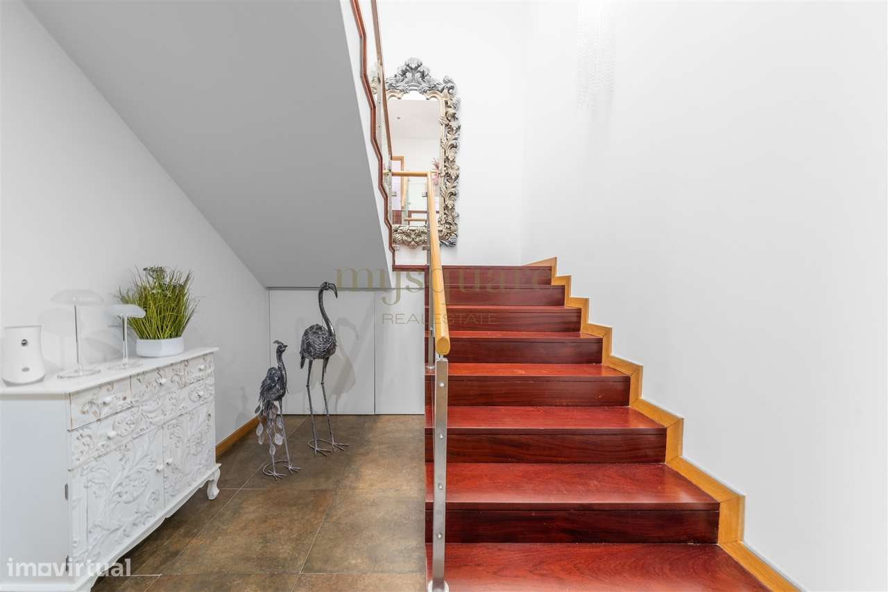 Moradia T4 geminada, com excelentes áreas, a 2 minutos do centro de Sa-12