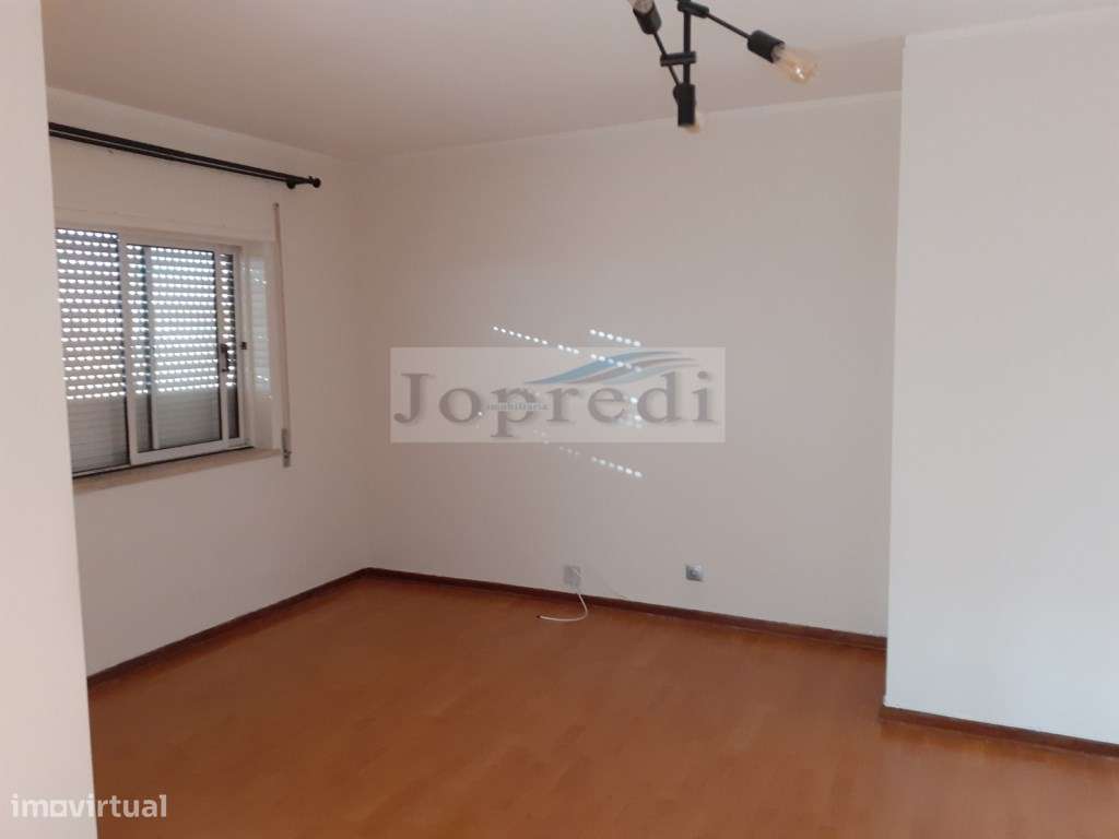 Apartamento T2 c/ vista de mar e serra em Sassoeiros/Carcavelos - Grande imagem: 4/32
