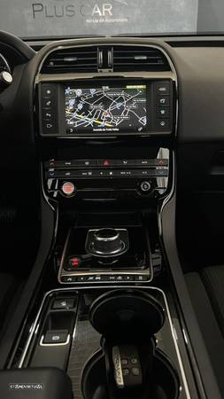 Jaguar XE 2.0 D Prestige Aut. - 17