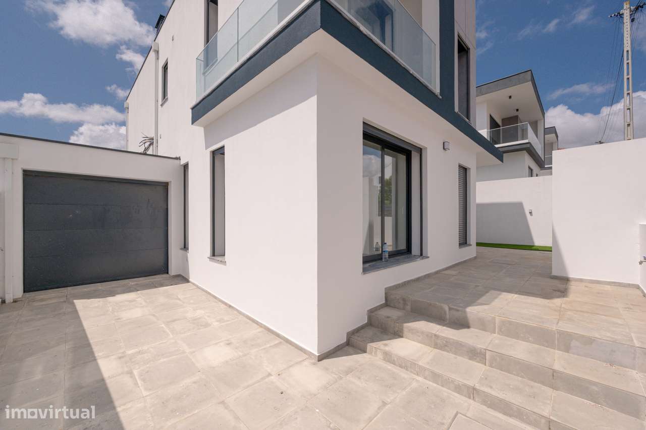 Moradia independente T4+1 nova c/piscina a 20 minutos Lisboa-40