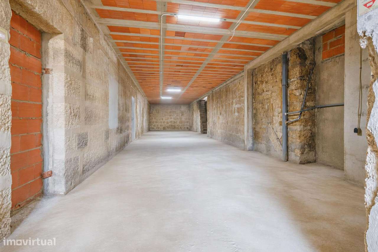 Moradia T2 renovada com Terraço, Jardim e Armazém - Centro de Baltar-33