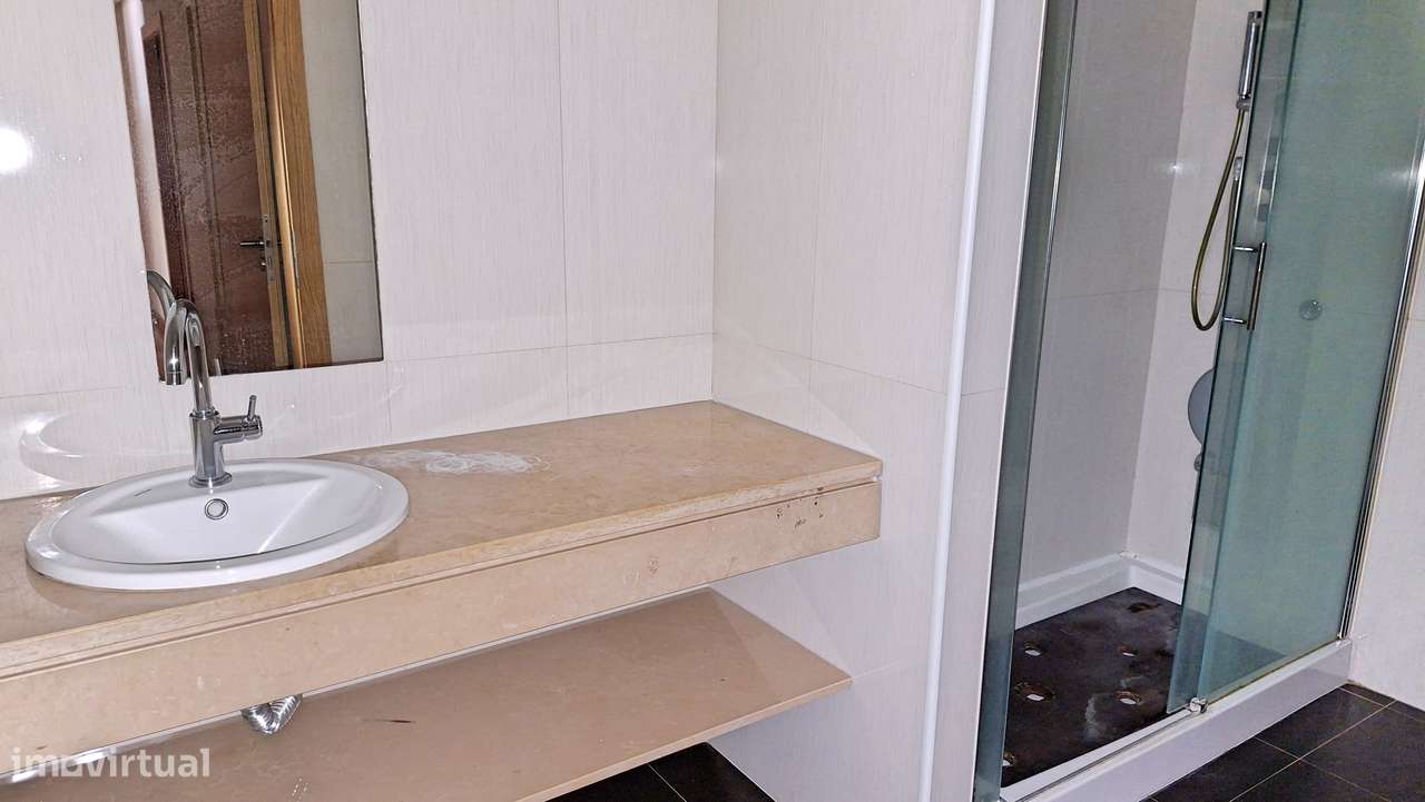 Apartamento T3 212m2  lugar garagem e arrecadação Santo Andre-Barreiro-15