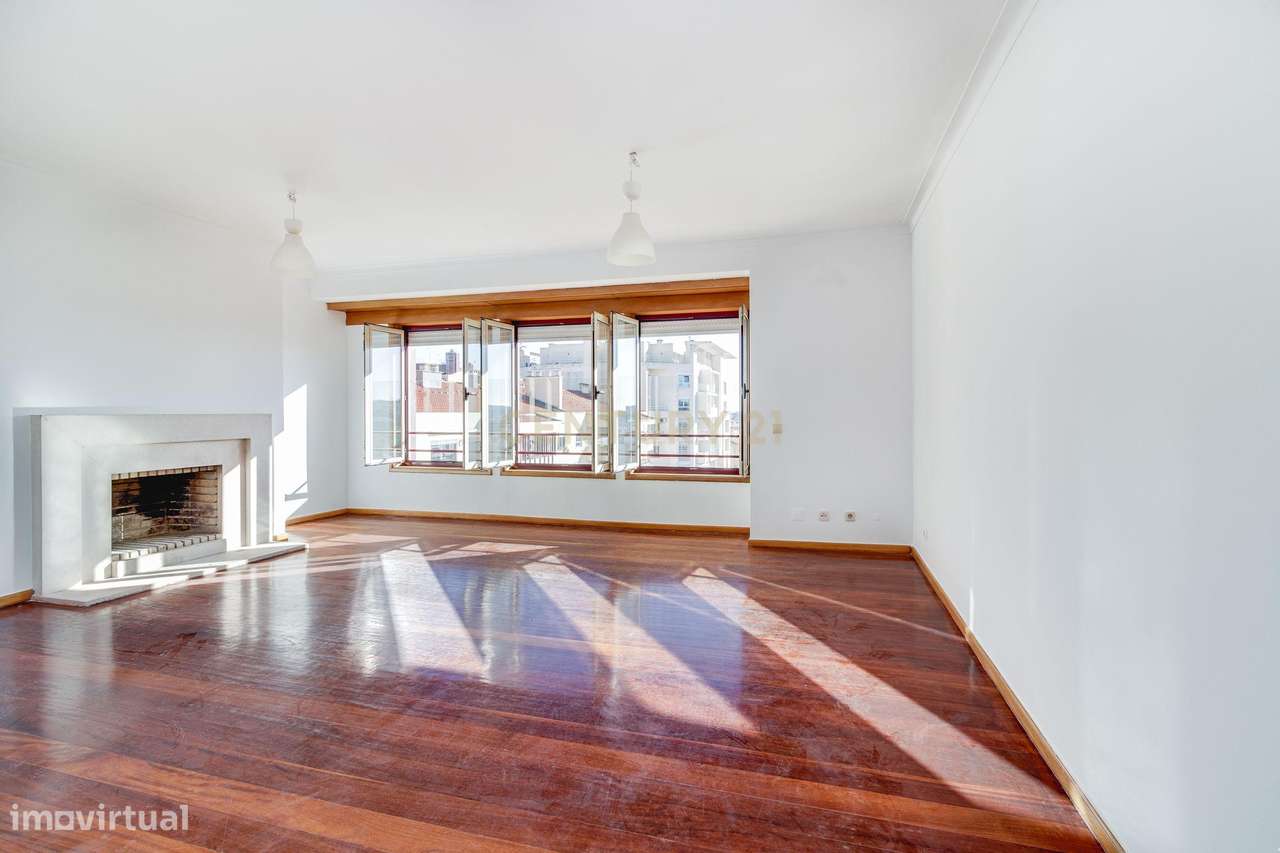 Fantástico T5 Quinta das Conchas frente ao metro-1