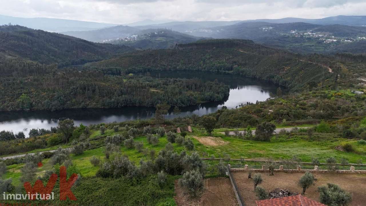Moradia T4 com terreno com vista para o Rio Alva-15