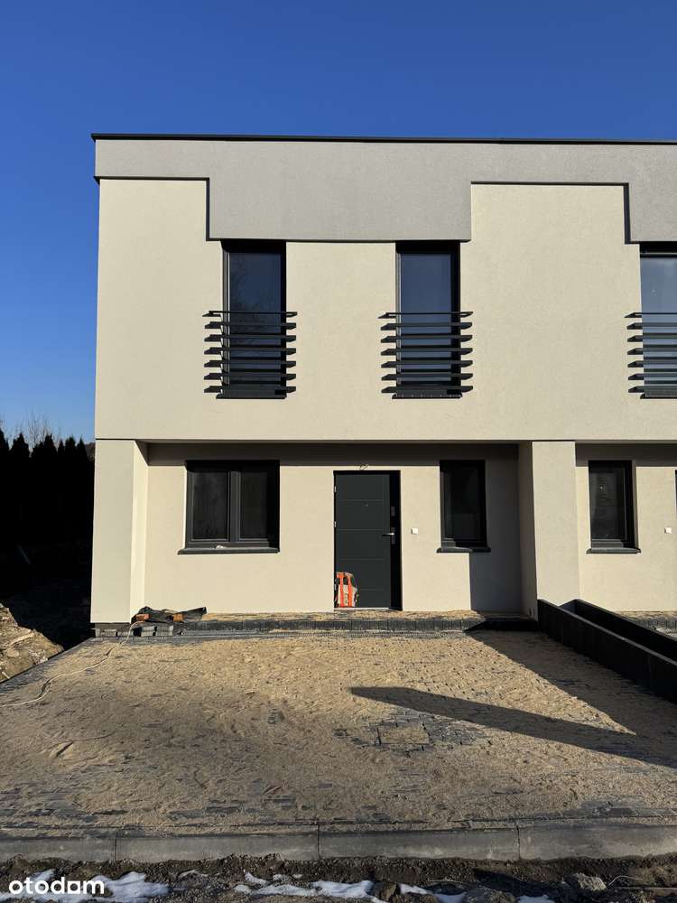 Energooszczędny bliźniak z dużym salonem.-13