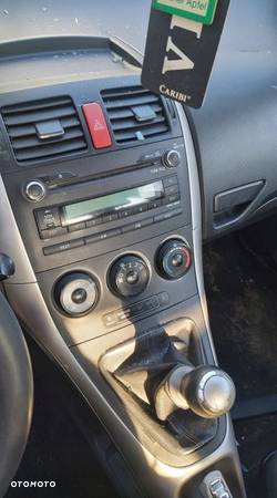 TOYOTA AURIS I RADIO FABRYCZNE - 1