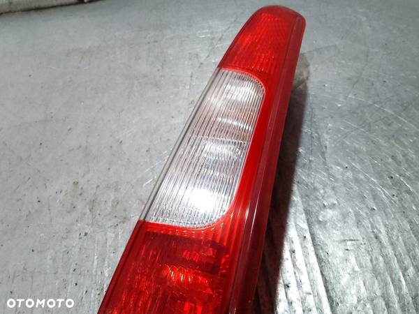 LAMPA TYLNA PRAWA FORD C-MAX I - 1