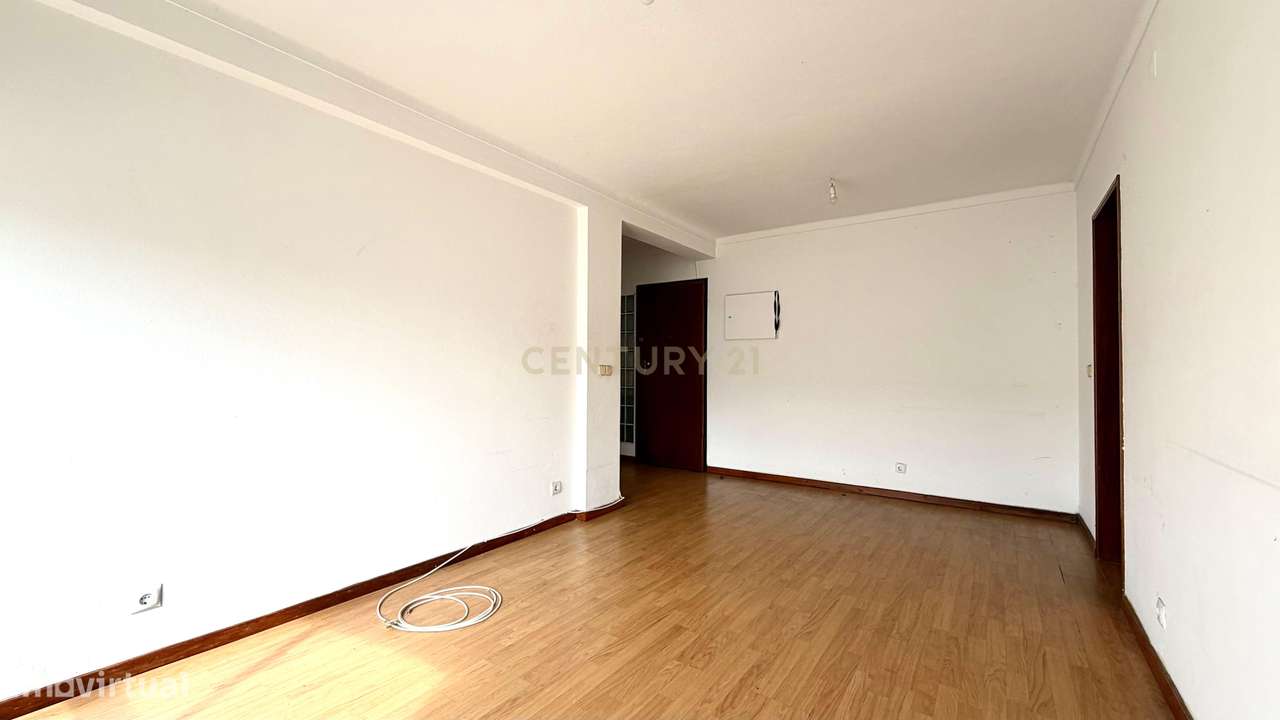 Apartamento T4 com Varanda e Arrecadação, no Centro do Pinhal Novo - Grande imagem: 5/31