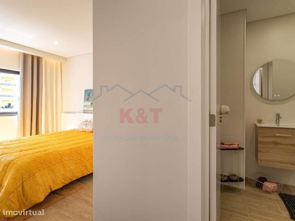 T2 na Praia da Rocha totalmente Remodelado-16