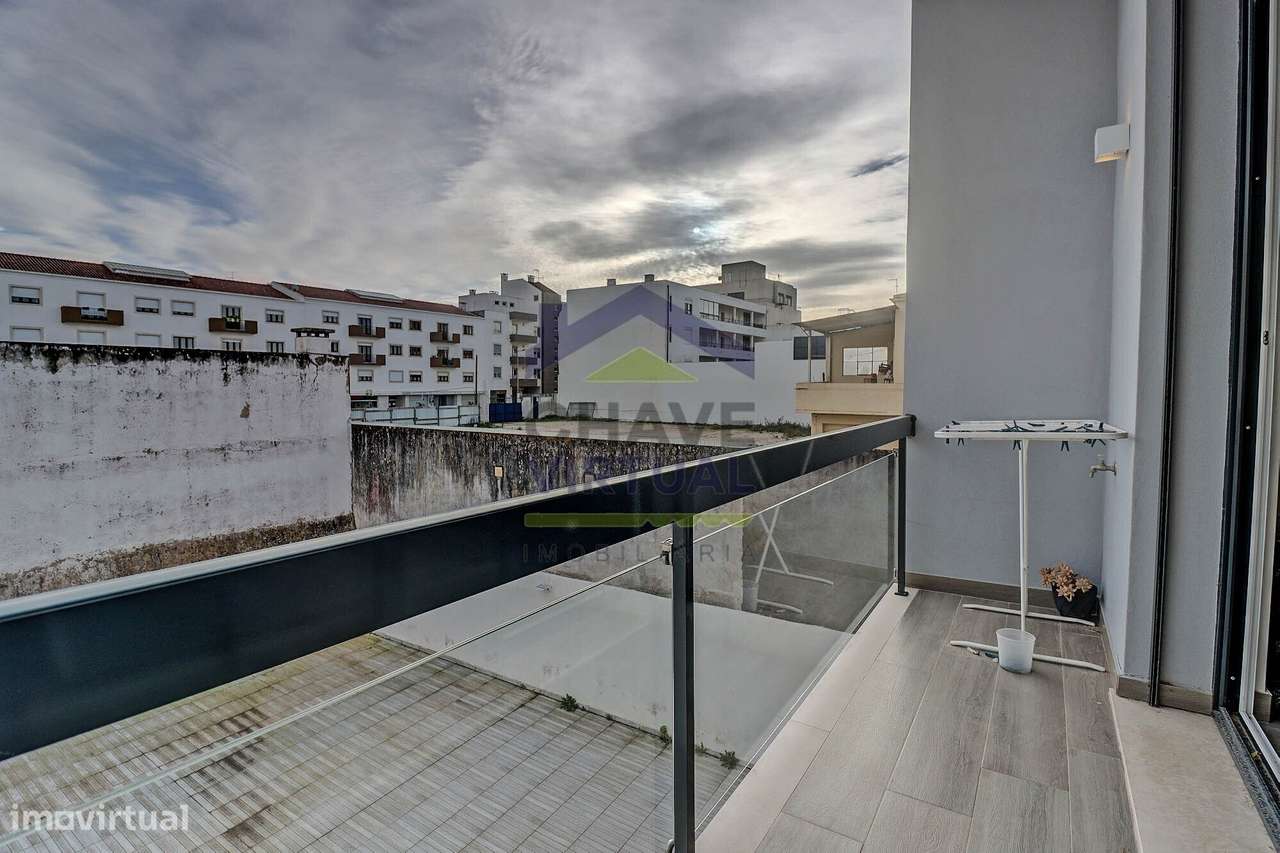 Apartamento T3 com Terraço Amplo - Centro Bombarral-13