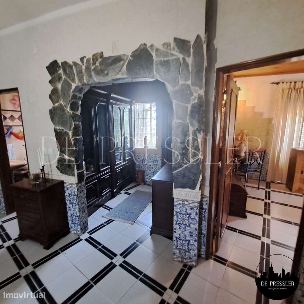 Excelente Moradia Isolada em Santo António da Charneca - Barreiro-16