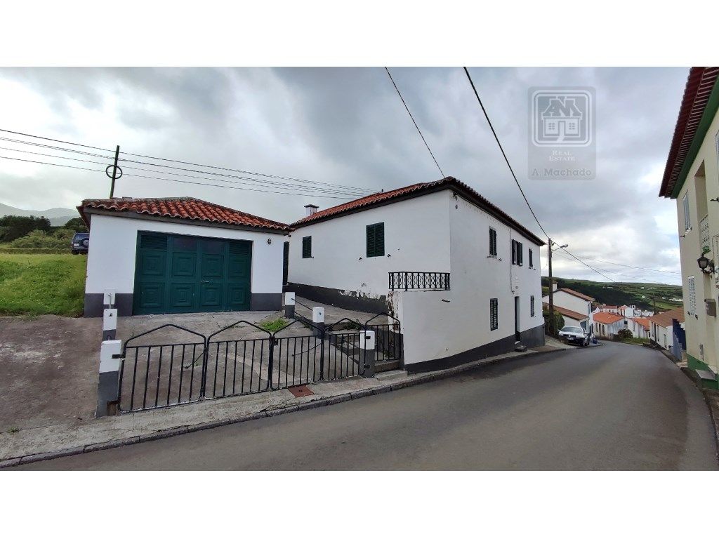 VENDA de CASA/MORADIA isolada com GARAGEM e anexo - São P...