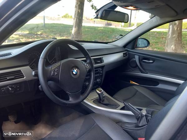 BMW 320 d Touring Dynamic - 8