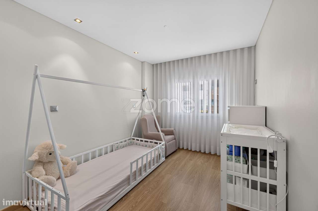 T2 de Excelência no Jardim da Amoreira com Box e Arrecadação-22