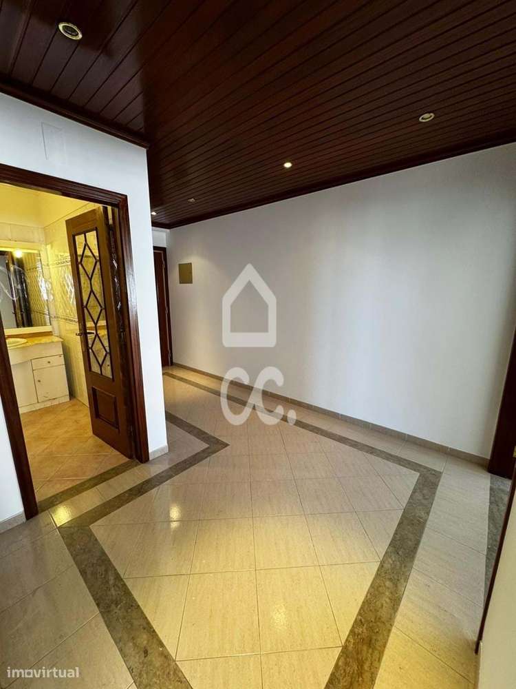 Apartamento T3 no Prior Velho com Vista Rio-5