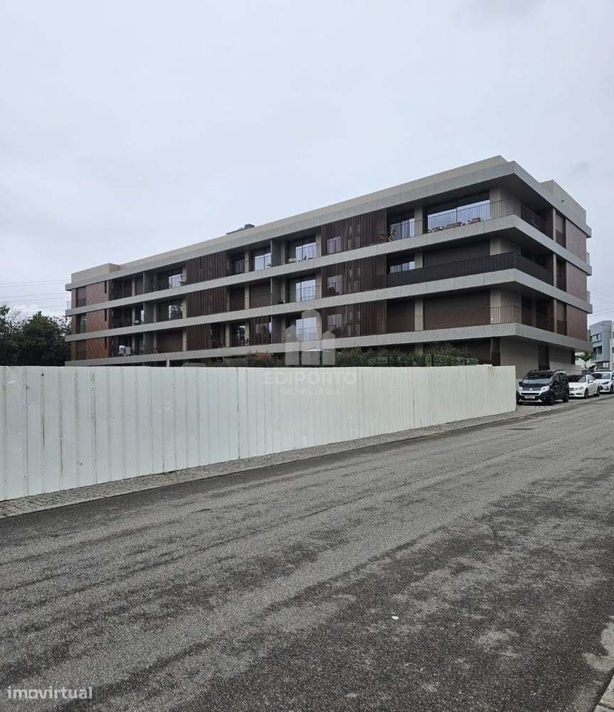 Apartamento  T2 com Terraço e garagem fechada para 2 carros com áreas - Grande imagem: 4/15