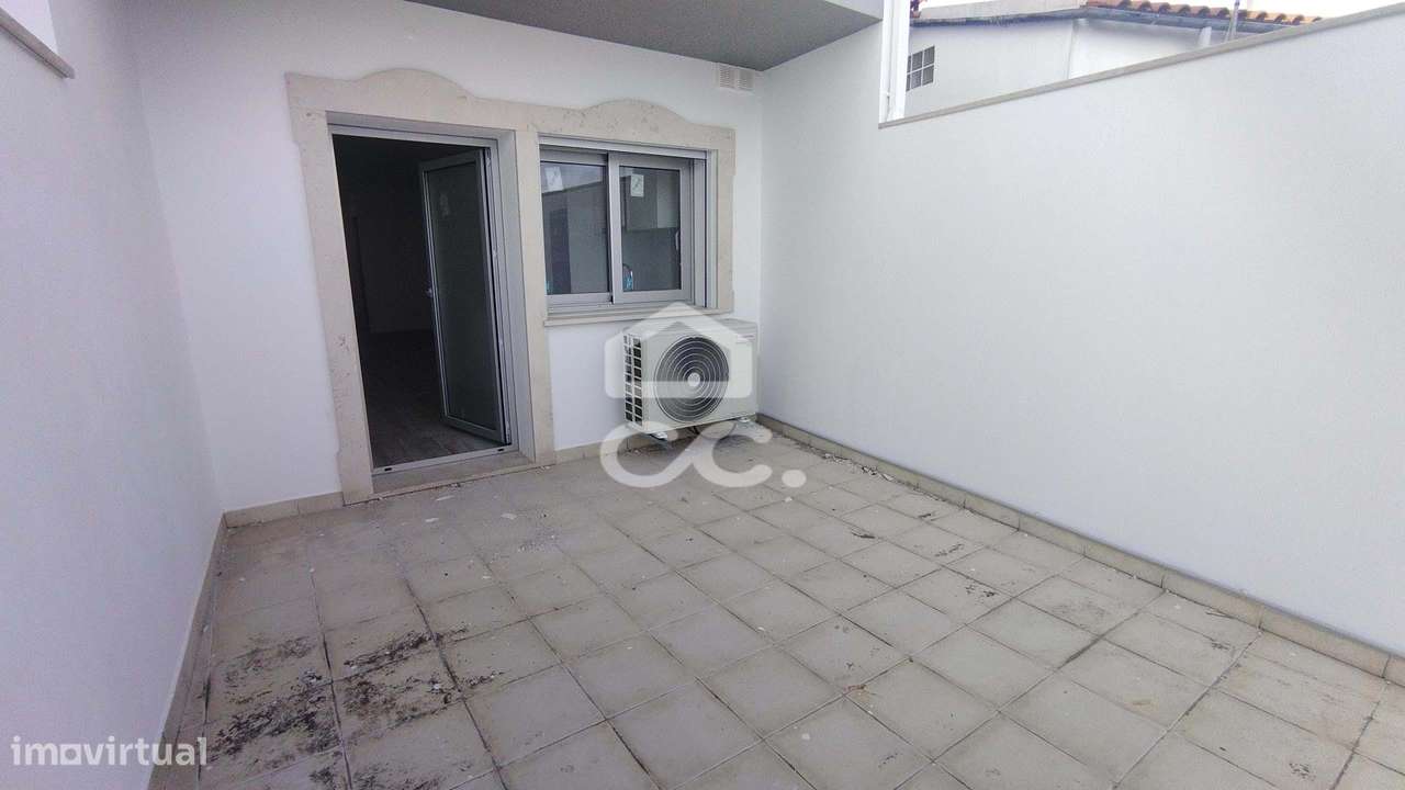 Apartamento tipo T-1+1 com terraço no centro de Pataias!-15