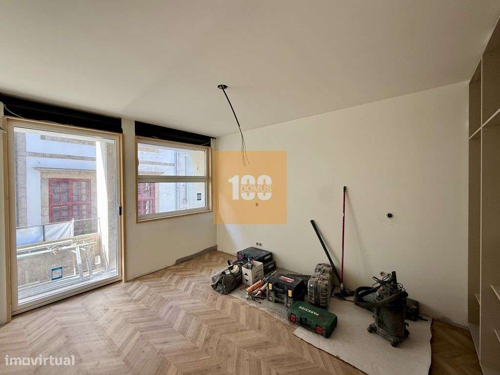 T1 novo com varanda aos Aliados - Grande imagem: 4/18