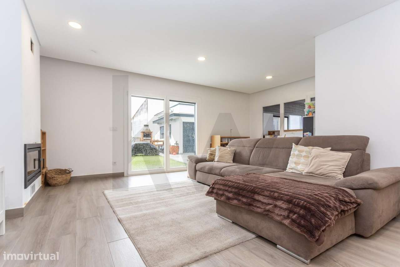 Moradia isolada T4 com piscina nos Foros da Amora - Grande imagem: 2/44