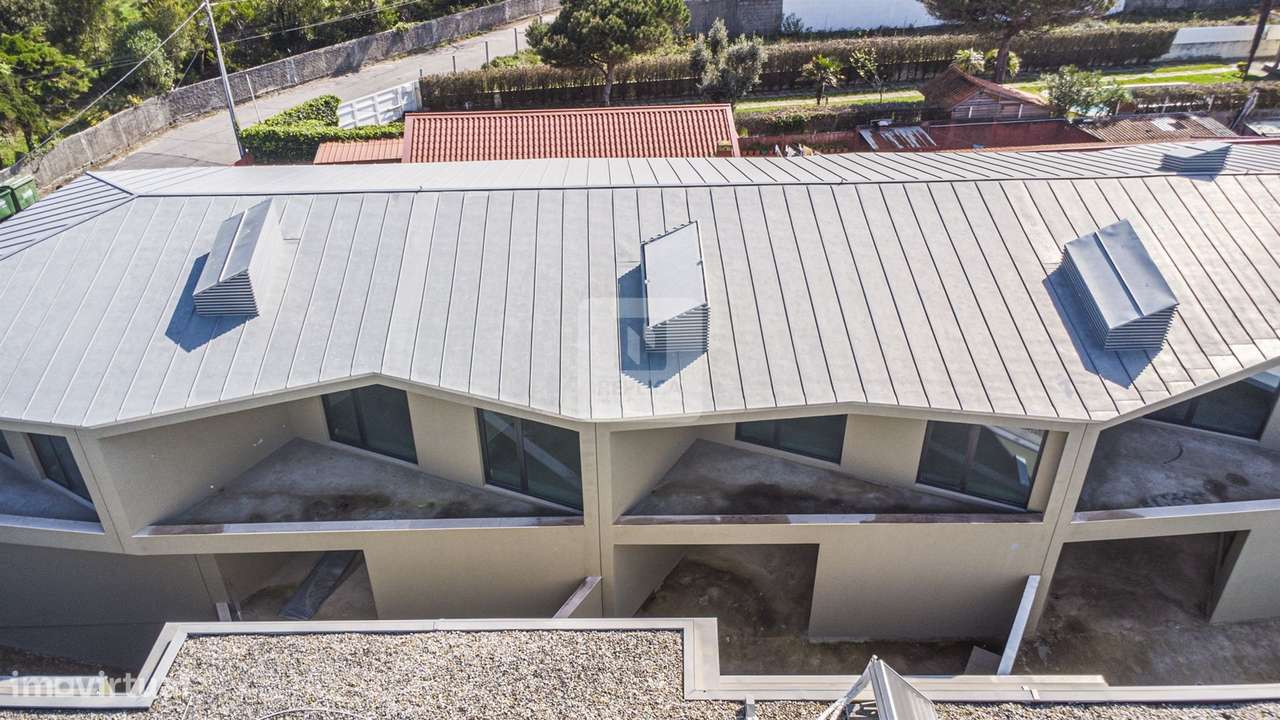 Moradia T3+1 em Canidelo a escassos metros da linha de mar-45