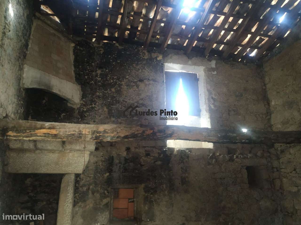 Moradia para remodelação - Grande imagem: 3/6