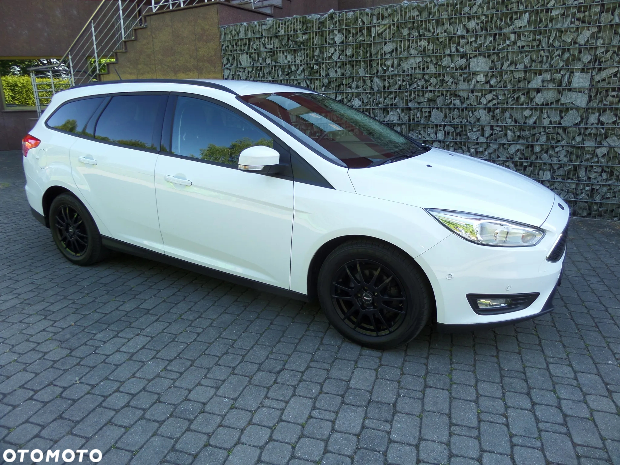 Ford Focus Turnier 1.5 EcoBlue Start-Stopp-System TITANIUM - 2