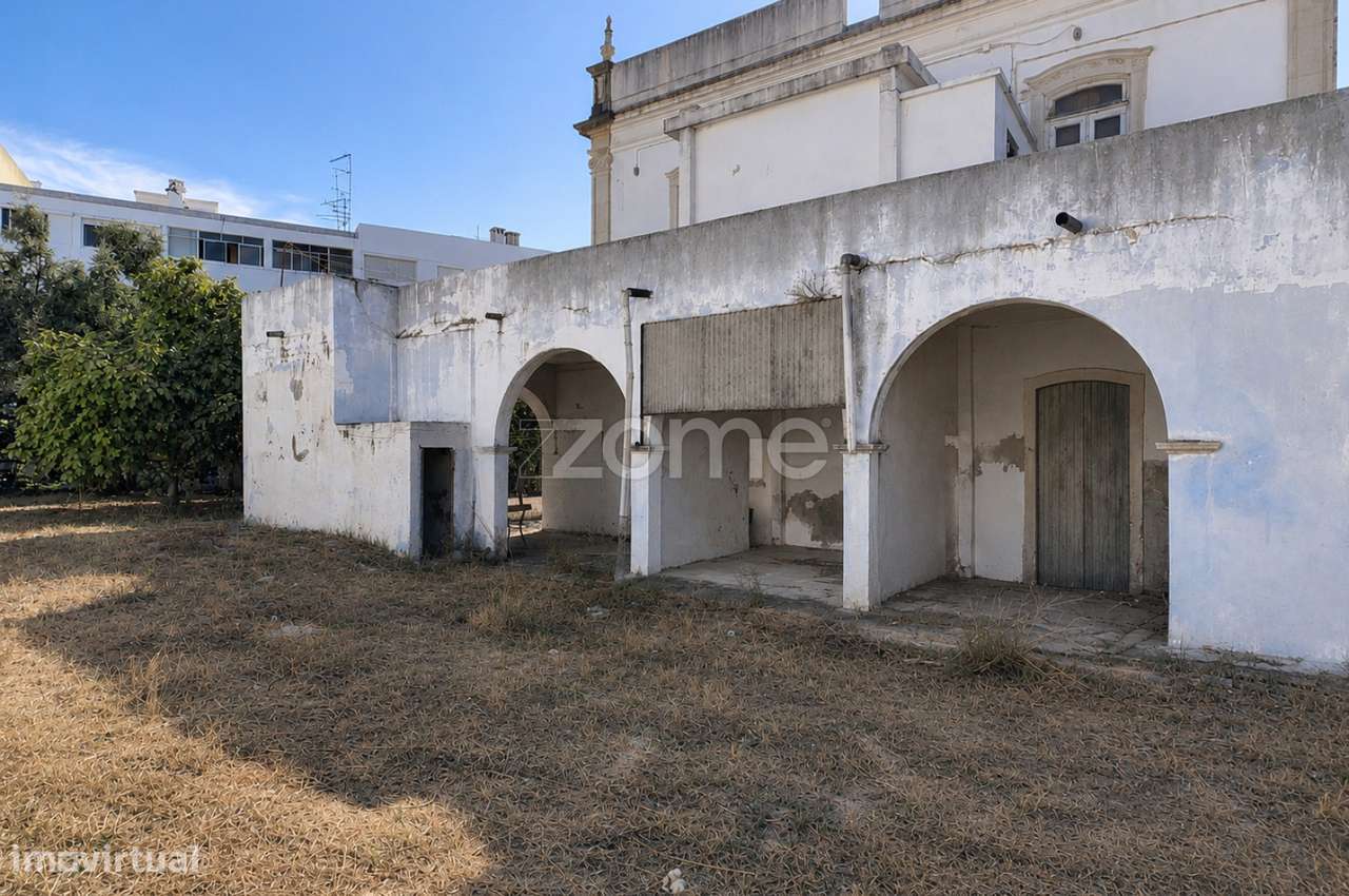 Palacete com Terreno no Centro de Olhão-3