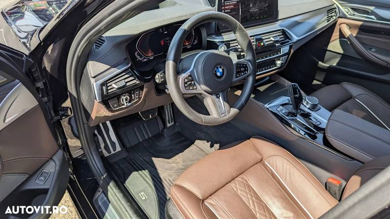 BMW Seria 5 540i xDrive MHEV - 12