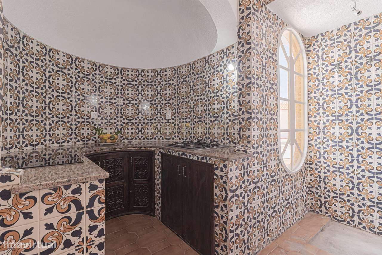 Distinta Moradia, com piscina e adega - perto de praias-13