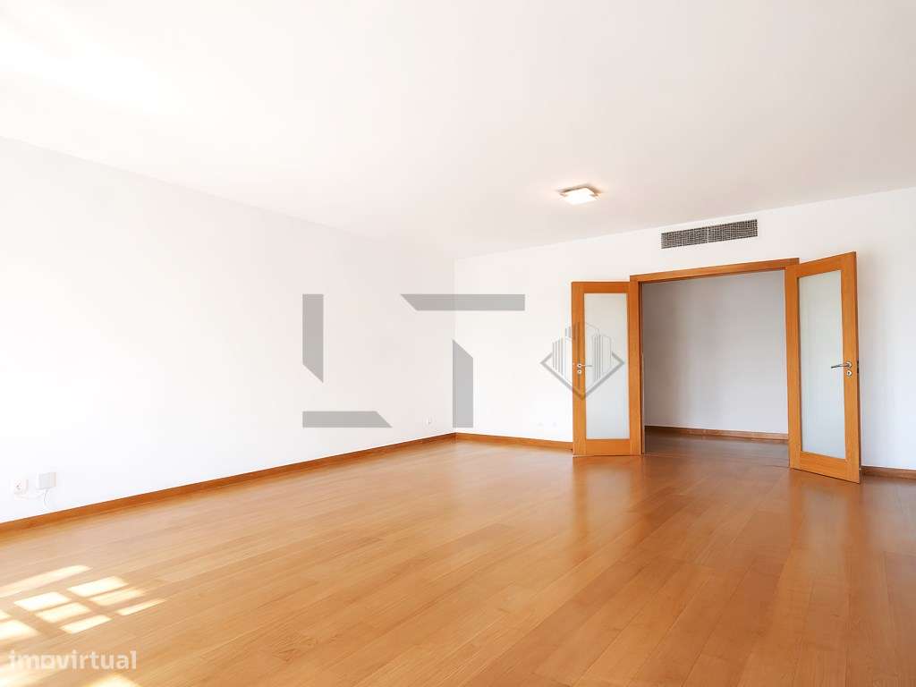 Elegante Apartamento T3 Para Arrendamento com 2 Varandas, Ótima Exp... - Grande imagem: 4/25