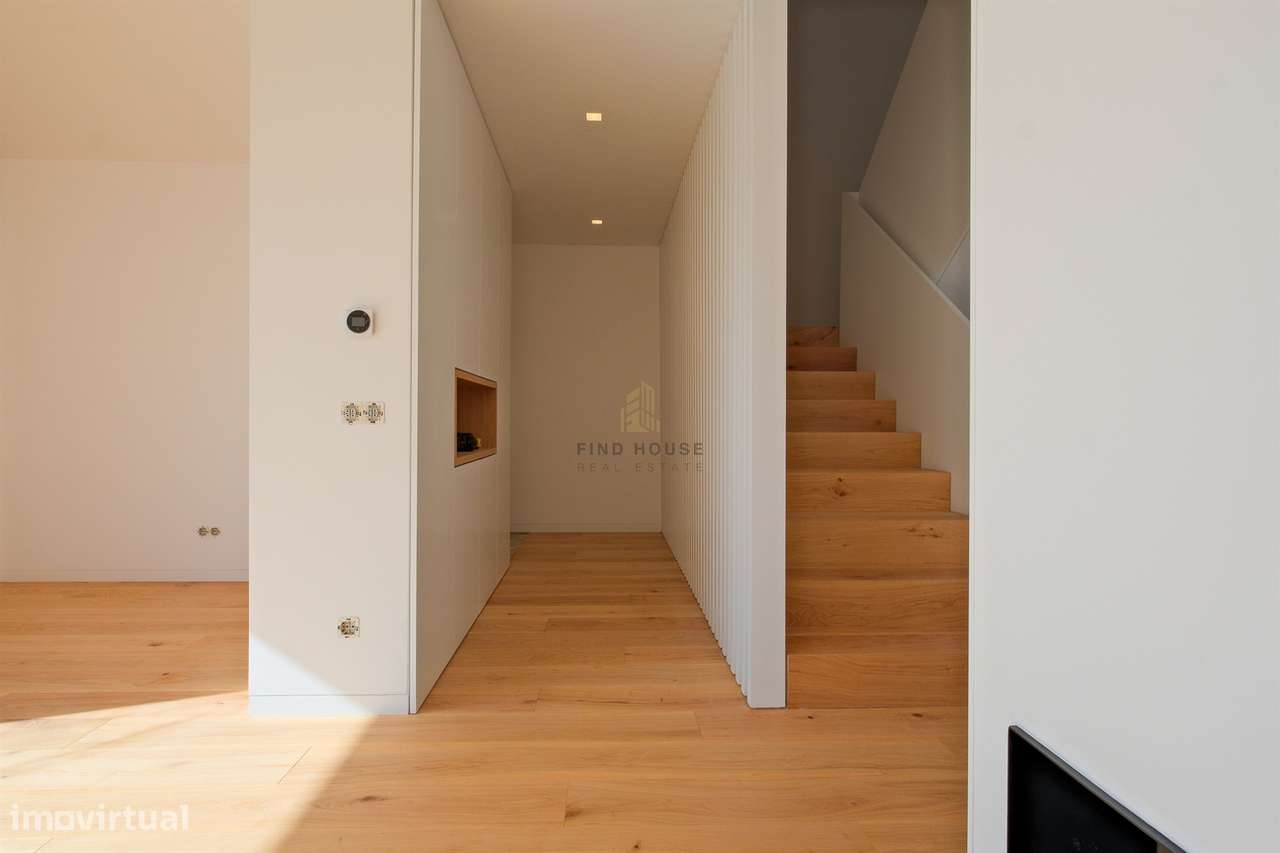 Moradia Isolada T4 com jardim e Garagem Box em Tires, São Domingos de-12