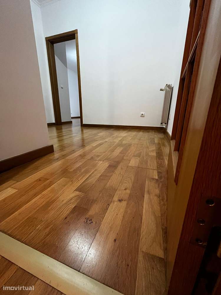 Exclusivo  T1+1 com 92m2 Laranjeiras Centro com garagem e arrecadação - Grande imagem: 5/11