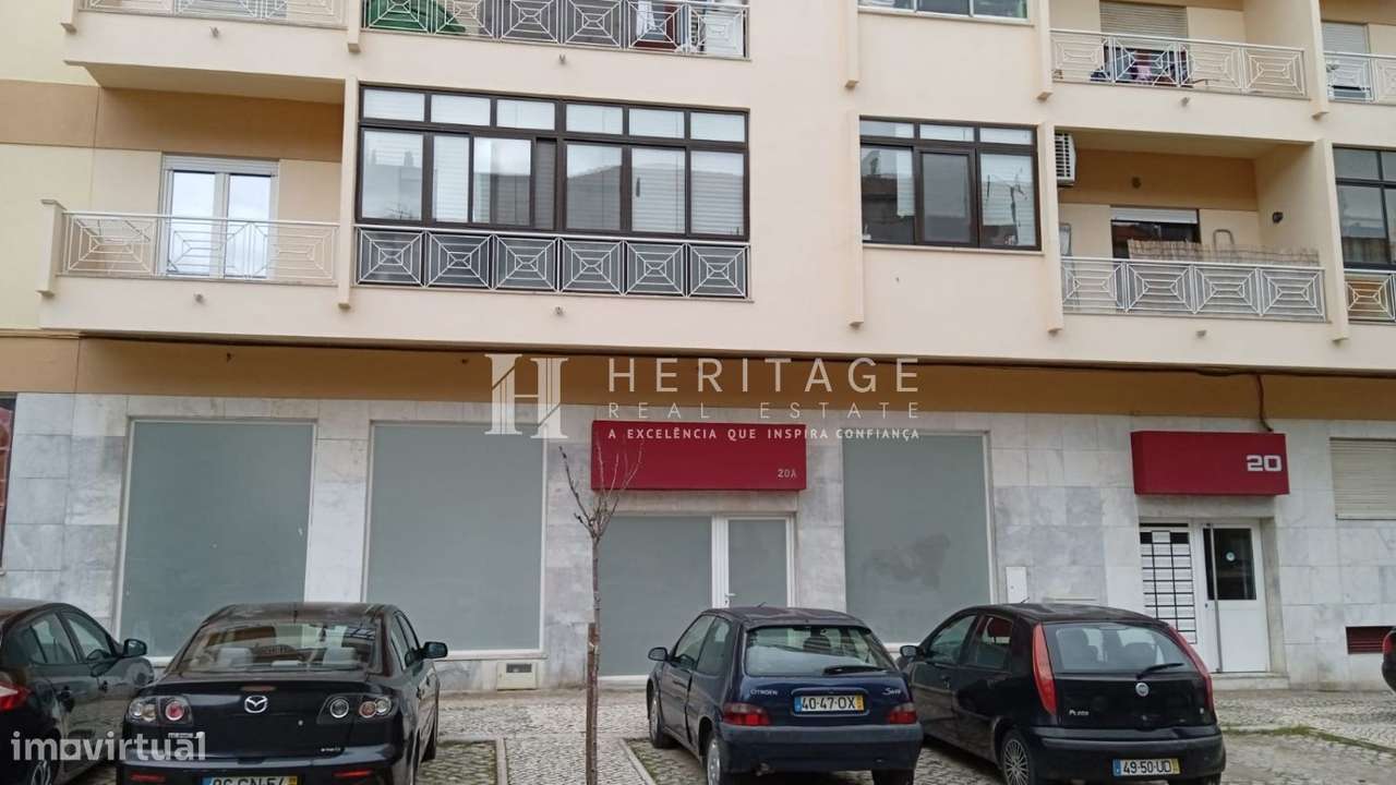 Loja com terraço no Barreiro-1