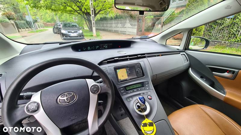 Toyota Prius 1.8 HSD Premium - 11