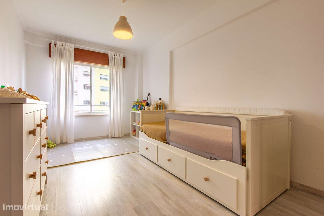 Santa Marta do Pinhal/Corroios-Apartamento de 3 assoalhadas-remodelado-12