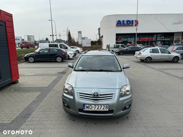 Toyota Avensis 2.0 D-4D Sol - 2