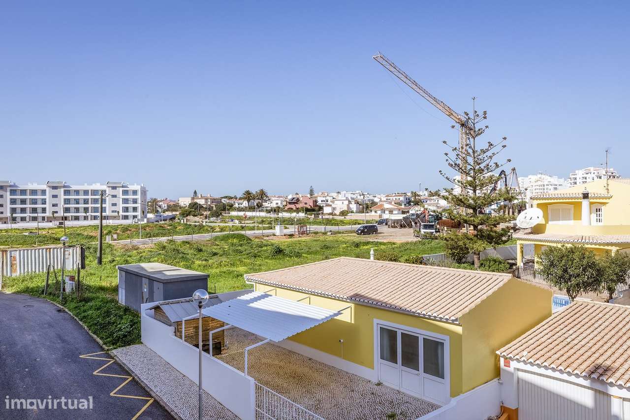 ESPAÇOSO E LUMINOSO APARTAMENTO T2 PARA VENDA PERTO DA PRAIA DA DONA A-26