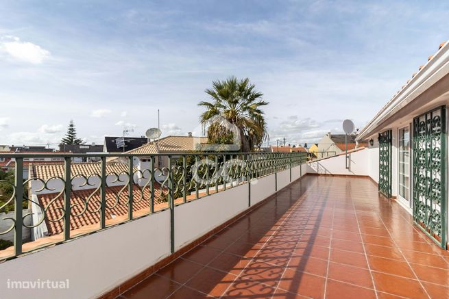 Moradia Isolada T8 em terreno de 1000 m2 em Belverde-57