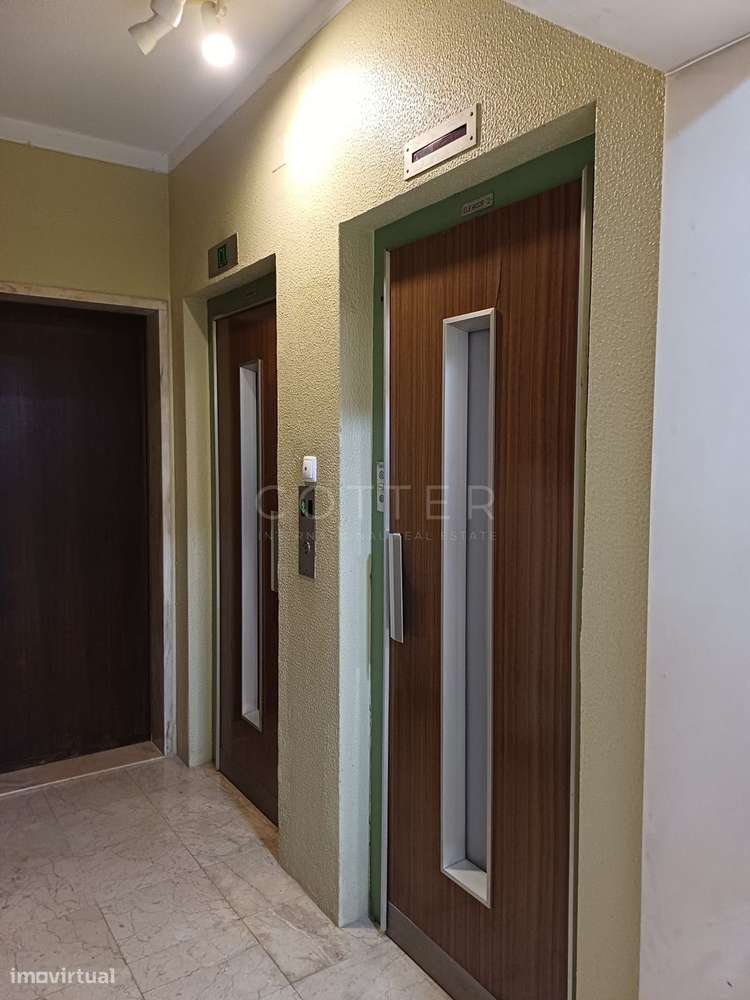 Apartamento T2 Remodelado em Oeiras-34