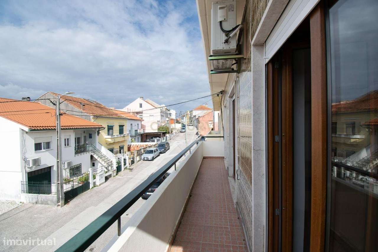 Moradia Exclusiva no Coração dos Olivais – Conforto, Espaço e Tranquil-11