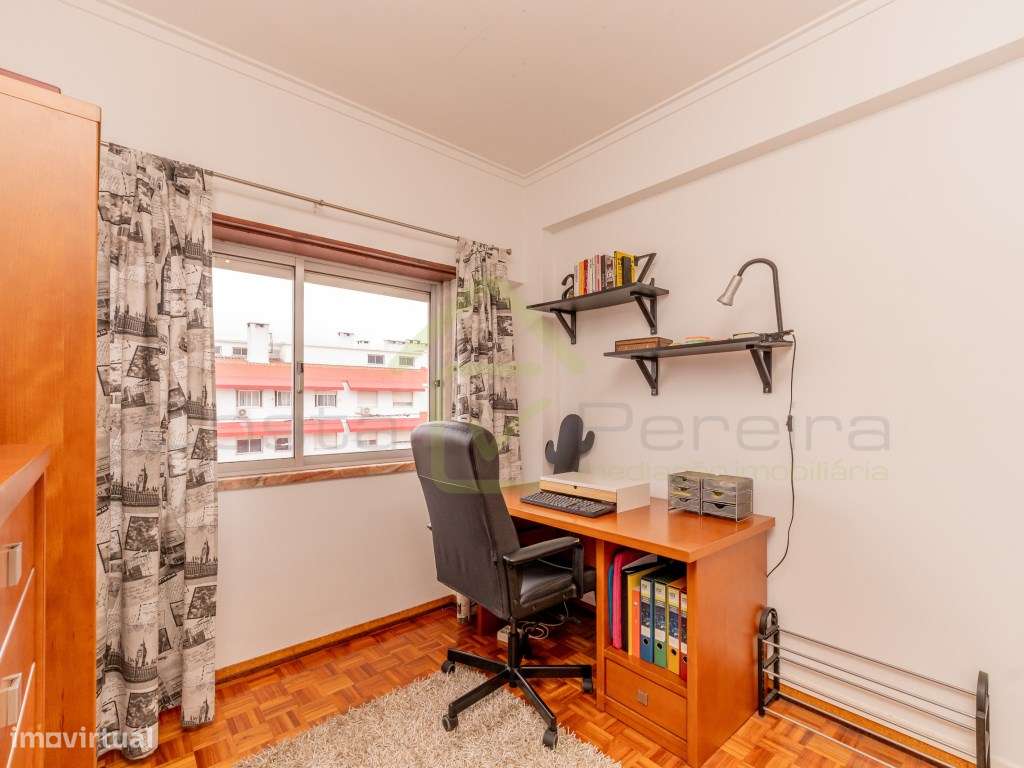 Apartamento T3 com duas frentes e óptima exposição solar-22