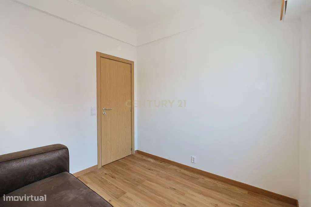 Excelente Apartamento Totalmente remodelado na Trafaria-11