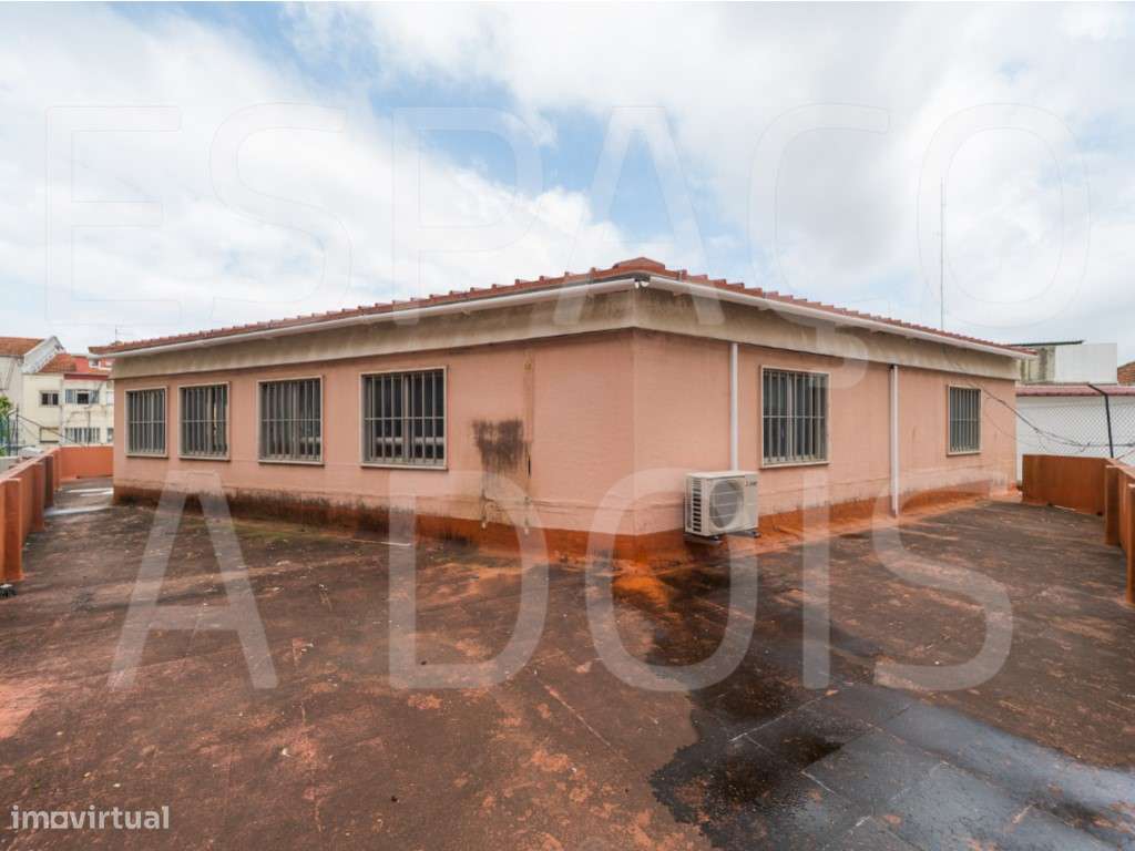 Armazém Amplo; com 2 Pisos! Boa Localização, próximo do Centro da A...-56