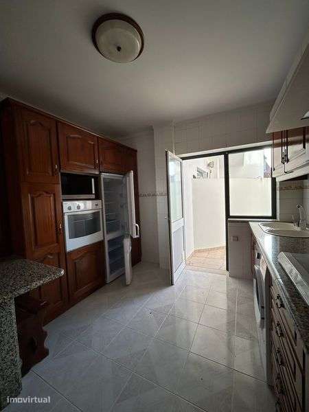 T2 com terraço e cozinha equipada em caldas da rainha - Grande imagem: 5/10